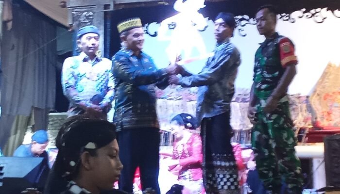 Wayang kulit semalam suntuk puncak kegiatan bersih desa pekon yogyakarta selatan,