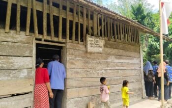 Di Balik Dinding Papan dan Atap Seng: Potret Haru Kelas Jauh SDN 1 Tanjung Raja